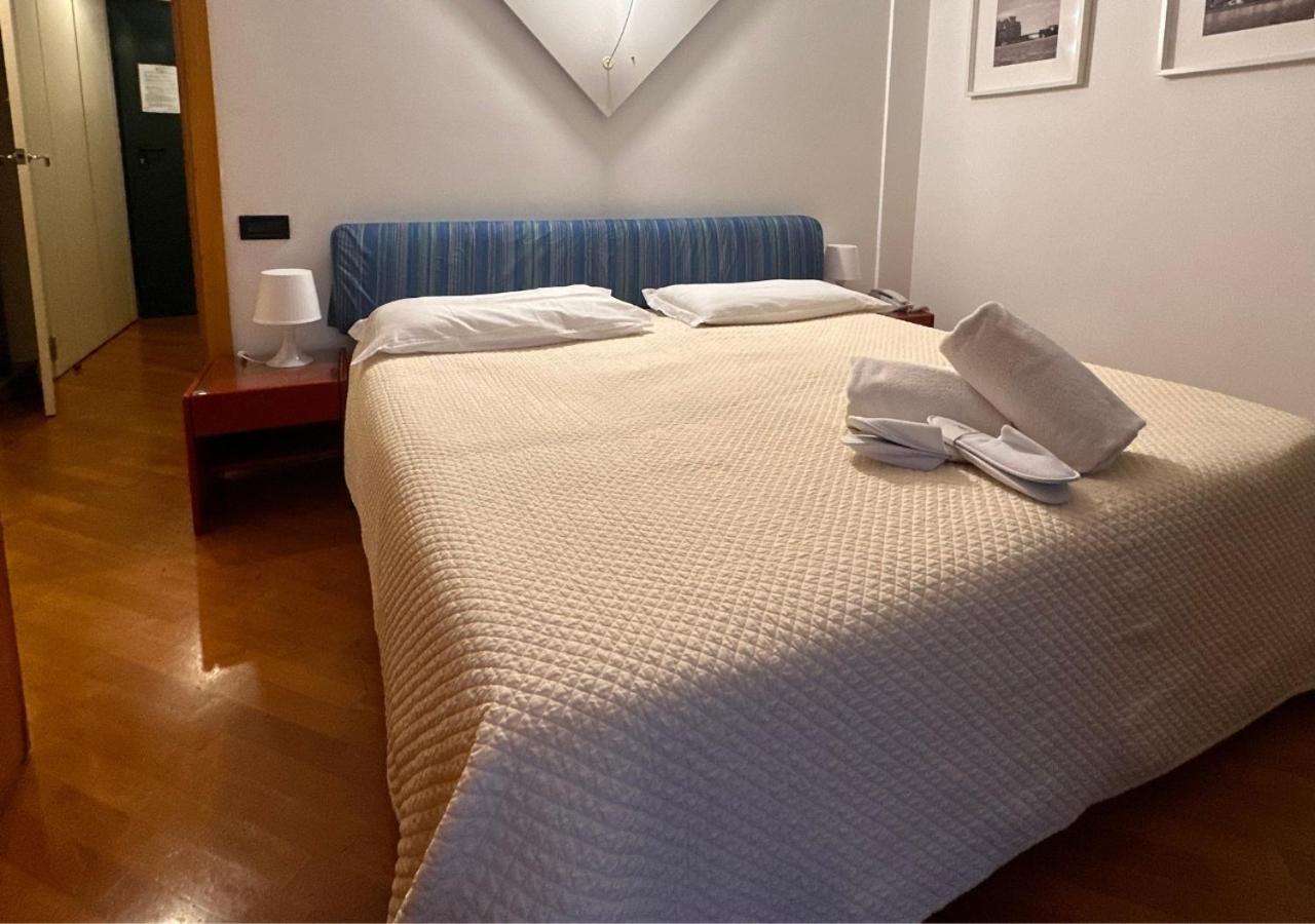 Hotel Europa Таранто Екстериор снимка